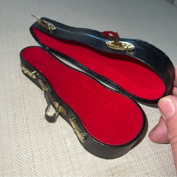 Miniature Violin With Case Music Instrument Gift w/ Bow Excellent Condition - Picture 4 of 5